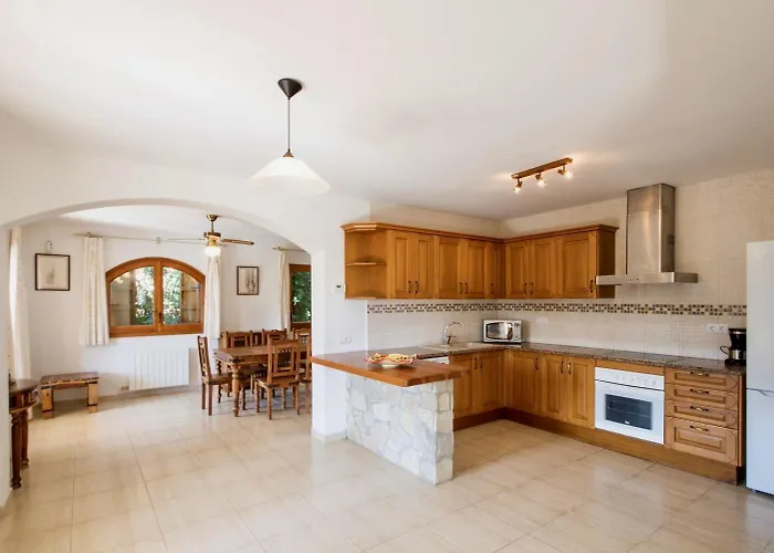 Beautiful Spacious With Mountain View And Private Pool * 칼론제