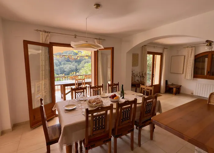 빌라 Beautiful Spacious With Mountain View And Private Pool 칼론제